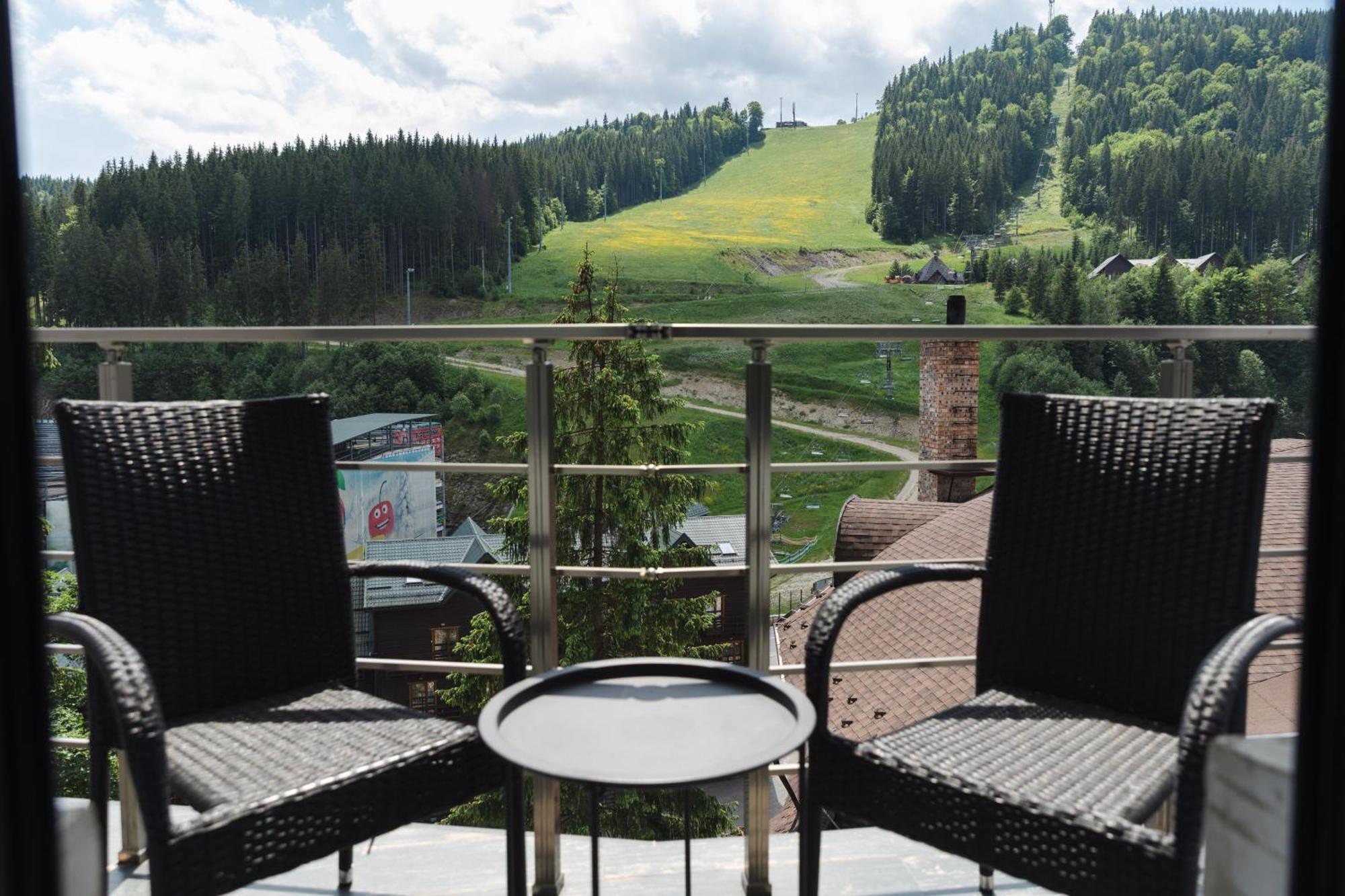 Hotel Blue Mountain Bukovel Esterno foto