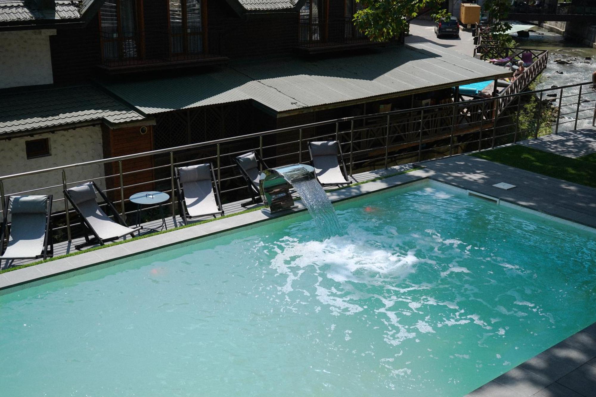 Hotel Blue Mountain Bukovel Esterno foto